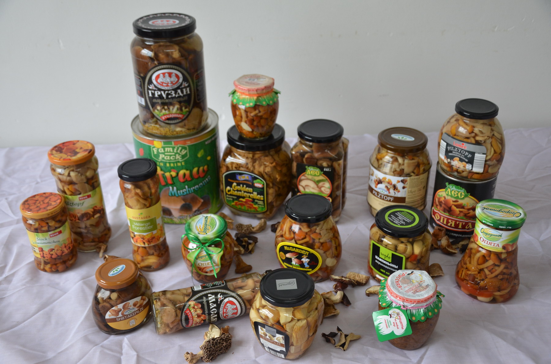Marinated mushroom in jar/tin
